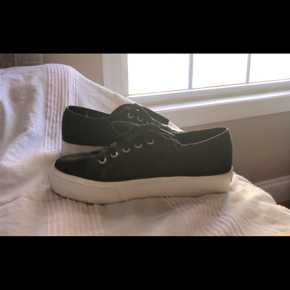 Black Superga’s